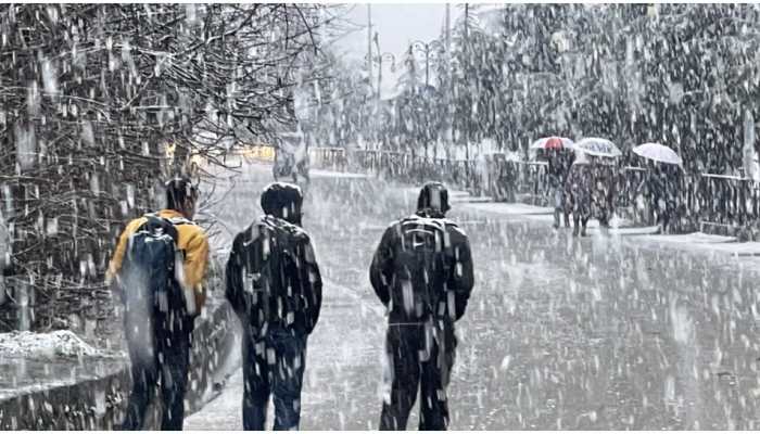 Red alert in Jammu and Kashmir, IMD predicts heavy to very heavy snowfall