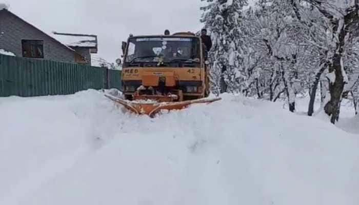 Jammu and Kashmir: Weather improves after four days of heavy snowfall