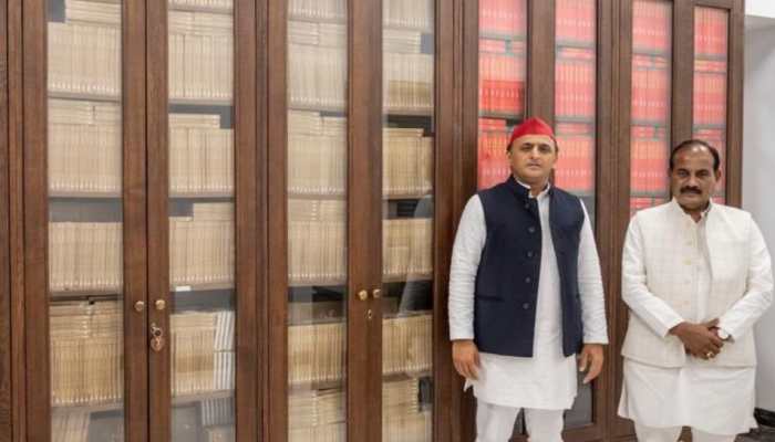 ‘Mela Hobe’: Akhilesh Yadav&#039;s dig at BJP as he welcomes ex-UP minister Dara Singh Chauhan in party