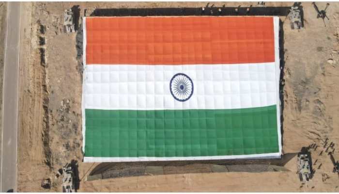 Indian Army hoists world&#039;s largest Khadi national flag in Jaisalmer on Army Day