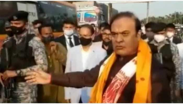 Watch: Assam CM gets angry at Nagaon District Collector for halting traffic