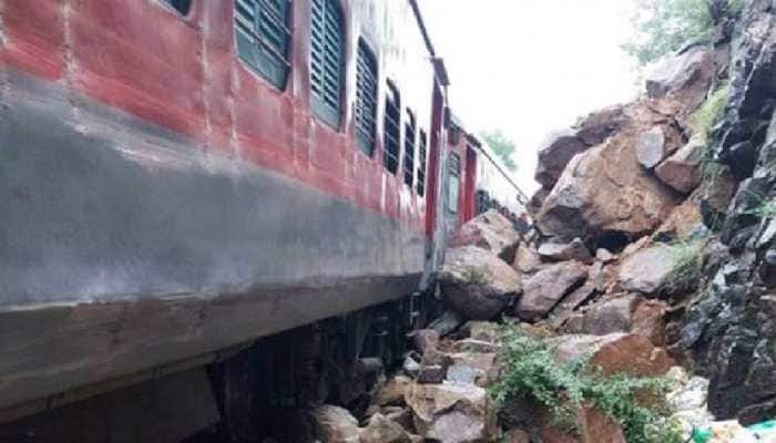Vasco Da Gama-Howrah Amaravati Express derails near Dudhsagar in Goa, no casualties