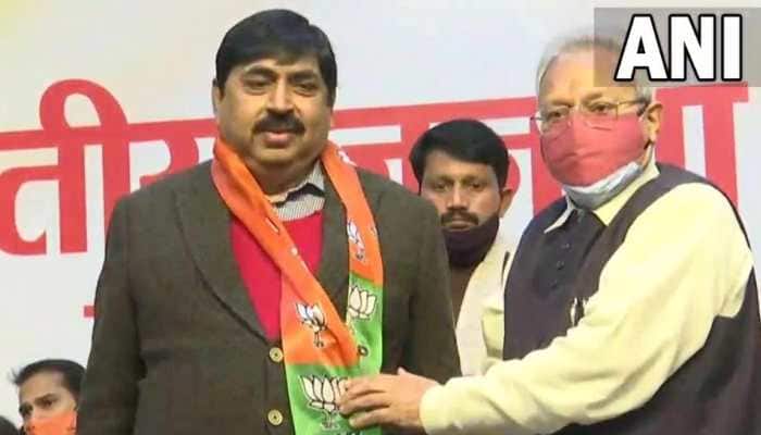 After daughter-in-law, Samajwadi Party supremo Mulayam Singh Yadav&#039;s brother-in-law joins BJP