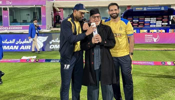 Irfan and Yusuf Pathan&#039;s lovely moment with father is winning internet - SEE PICS