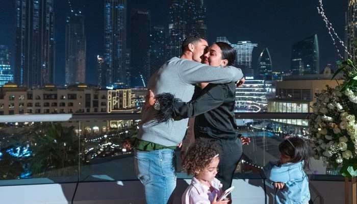 Cristiano Ronaldo spends 50,000 pounds to light up Burj Khalifa on girlfriend's birthday