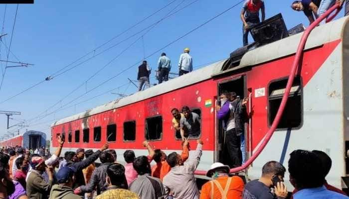 Gandhidham-Puri Express catches fire in Maharashtra&#039;s Nandurbar, none hurt 