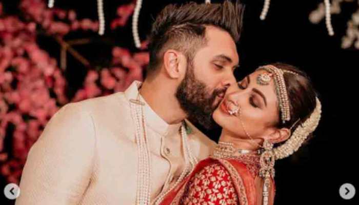 Photos from Mouni Roy-Suraj Nambiar's Sangeet Night are out, don't miss them out