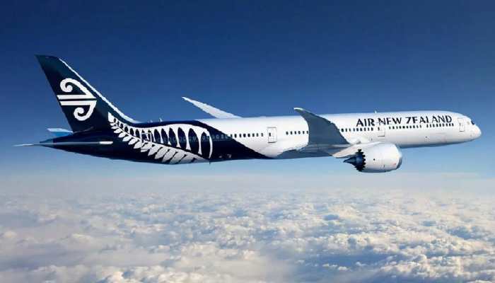 Air New Zealand 787 makes diverted landing due to cracked windscreen