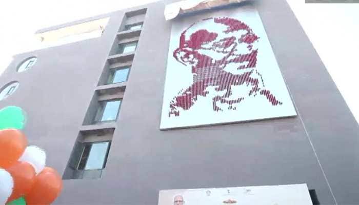 Amit Shah unveils Mahatma Gandhi&#039;s mural in Ahemadabad, see pics