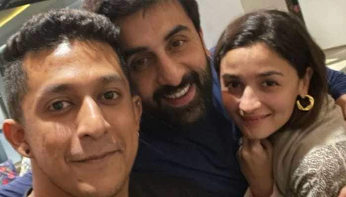 Aww! Ranbir Kapoor wraps his arms around Alia Bhatt in a cute selfie with their private chef: See pic