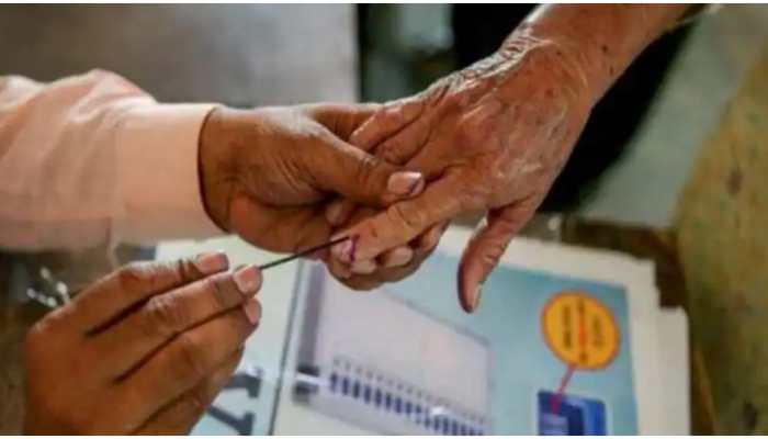 UP polls: 'Dead' man from Kanpur protests after his nomination papers get rejected