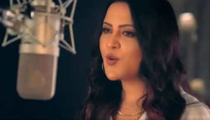 Amruta Fadnavis says ‘3% divorces in Mumbai are due to traffic’, Priyanka Chaturvedi can’t stop laughing
