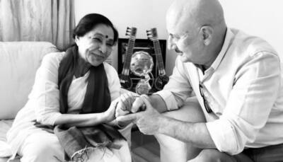 Anupam Kher meets Asha Bhosle after Lata Mangeshkar's death, says ‘It is often the biggest smile hiding the saddest heart’