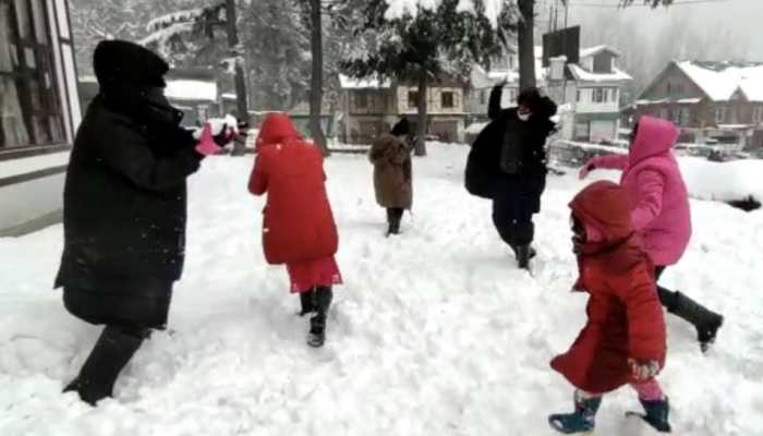 Jammu and Kashmir witnesses tourism boom, over 3 lakh tourists throng Gulmarg during winter season Jammu and Kashmir witnesses tourism boom, over 3 lakh tourists throng Gulmarg during winter season