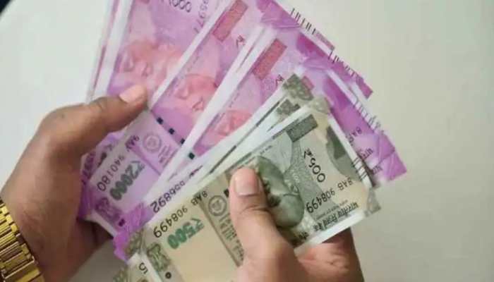 HDFC Bank revises fixed deposit interest rates, check latest FD rates |  Personal Finance News | Zee News