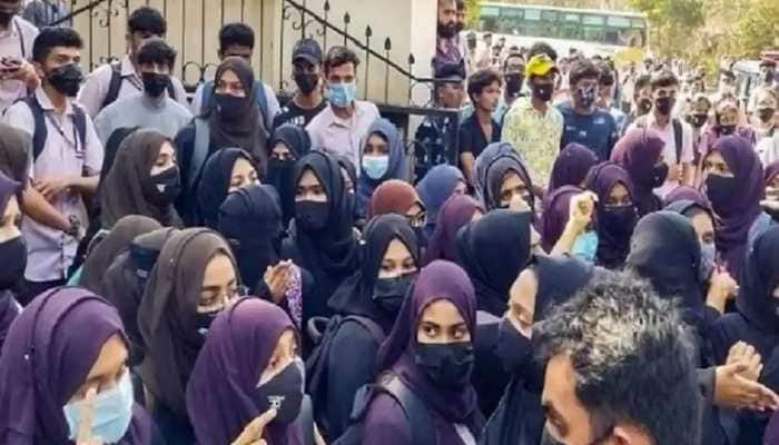 Karnataka hijab row: 3 detained for attacking petitioner&#039;s brother, High Court to resume hearing today