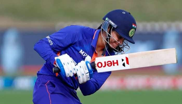 Women&#039;s ODI World Cup: Smriti Mandhana struck on head by bouncer, retires hurt during warm-up match against SA