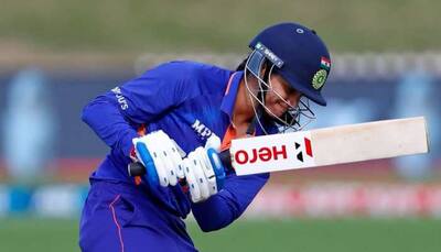 Women's ODI World Cup: Smriti Mandhana struck on head by bouncer, retires hurt during warm-up match against SA