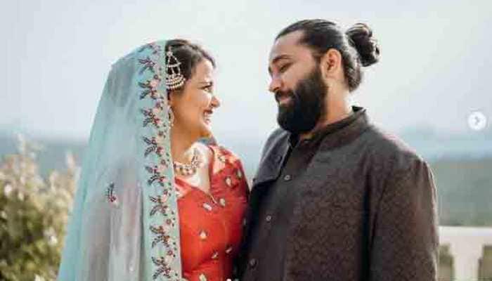 Shahid Kapoor&#039;s sister Sanah Kapur and Mayank Pahwa are married, bride shares first pics, Mira Rajput poses with hubby