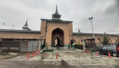 Kashmir's historic Jamia Masjid reopens for Friday prayers after 30 weeks