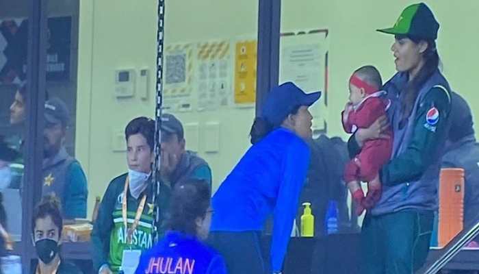 Indian women&#039;s team win hearts by playing with Pakistan captain Bismah Maroof&#039;s baby - SEE PIC