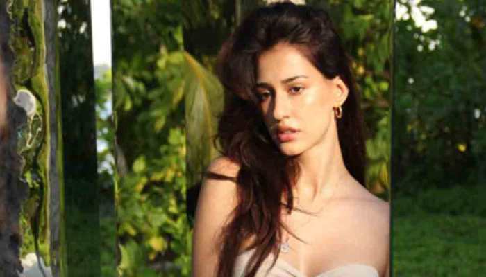 Disha Patani sets temperature soaring in beige bikini, poses in front of mirror: PHOTO