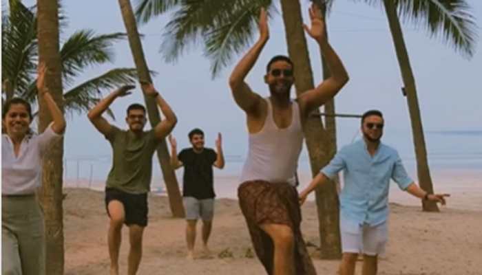 Siddhant Chaturvedi jumps on Akshay Kumar's 'Bewafa' challenge from Bachchhan Paandey - Watch