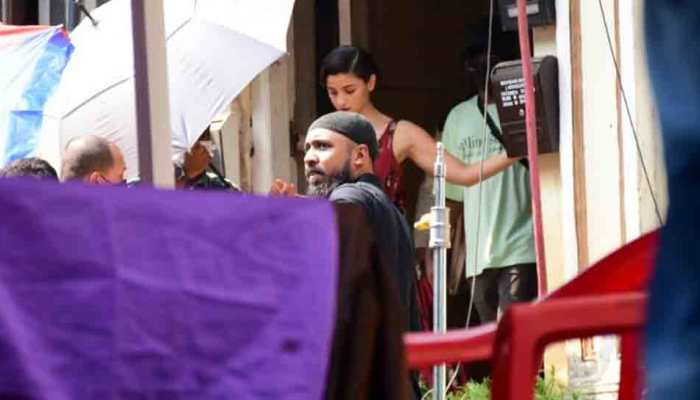 Days after dinner date with beau Ranbir Kapoor, Alia Bhatt spotted on shoot location, check photos