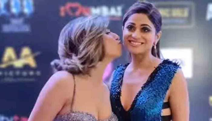 Shamita Shetty, Neha Bhasin&#039;s awkward kiss moment goes viral on internet: WATCH
