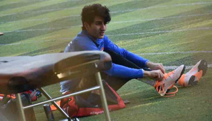 Saif Ali Khan-Amrita Singh&#039;s son Ibrahim Ali Khan gets injured while playing football, Abhishek Bachchan spotted resting on ground: PICS