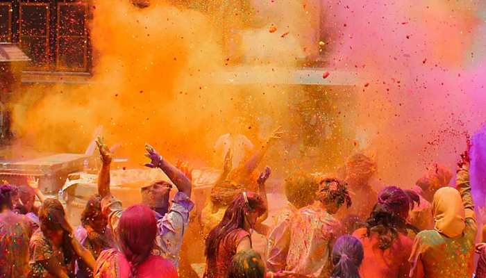 PM Narendra Modi, top leaders extend Holi greetings to people