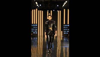 AAP's Raghav Chadha just walked the ramp at Lakme Fashion Week and nobody can miss this VIDEO!