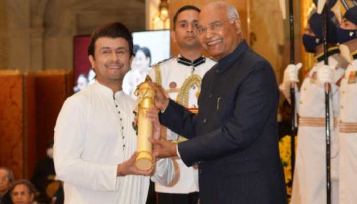 Sonu Nigam bestowed with Padma Shri by President Ram Nath Kovind after claiming he &#039;won&#039;t be able to accept award&#039;: SEE PIC