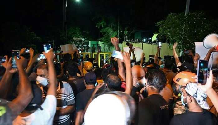 Massive protests outside Sri Lanka President&#039;s residence as economic crisis deepens