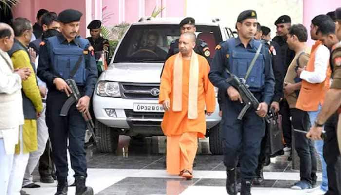 UP CM Yogi Adityanath stops cavalcade to make way for ambulance, earns praise for his &#039;humanitarian gesture&#039; 