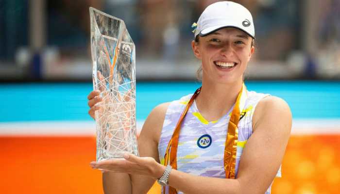 Iga Swiatek demolishes Naomi Osaka in Miami final, completes 'Sunshine Double'