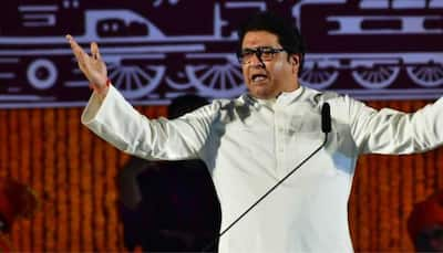 After warning against use of loudspeakers in mosques, Raj Thackeray's MNS plays Hanuman Chalisa in public - WATCH