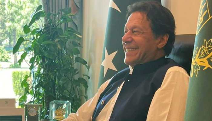 Wasim Akram, Waqar Younis support former captain and current Pakistan PM Imran Khan after ‘No-trust’ vote Wasim Akram, Waqar Younis support former captain and current Pakistan PM Imran Khan after ‘No-trust’ vote