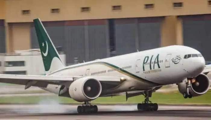Pakistan International Airlines&#039; Boeing aircraft makes emergency landing in Karachi due to cracked windshield