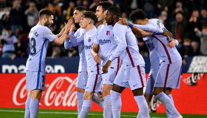 Luuk de Jong strikes in injury time as Barcelona claim epic win vs Levante despite conceding three penalties