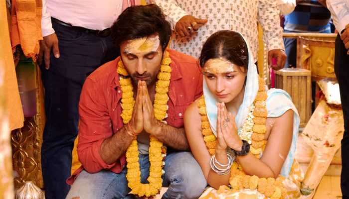 Newlyweds Ranbir Kapoor-Alia Bhatt&#039;s FIRST PICS as bride and groom leaked!