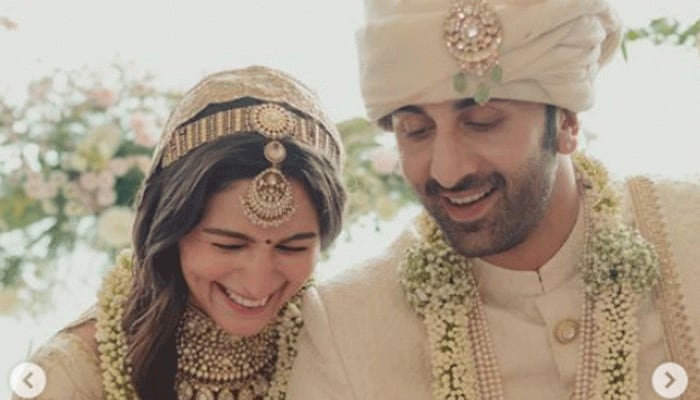 Ranbir Kapoor-Alia Bhatt wedding: Groom picks up his bride in his arms