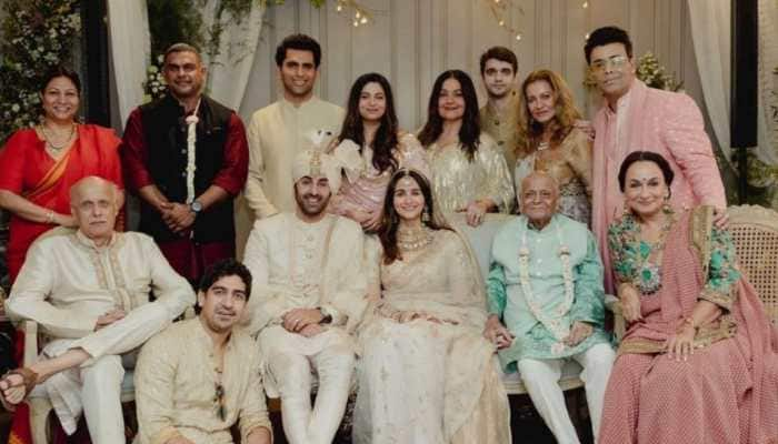 Alia-Ranbir wedding: Check out the Kapoors and Bhatt's royal family  portrait! | Buzz News | Zee News