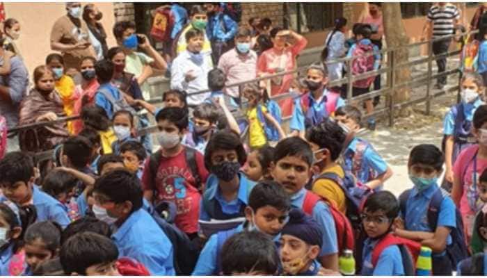 Parents in Noida protest with &#039;boot polish&#039; against private schools&#039; fee hike