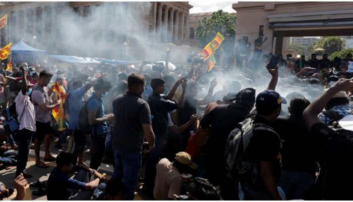 Sri Lankan Police shoots protester dead, 10 wounded