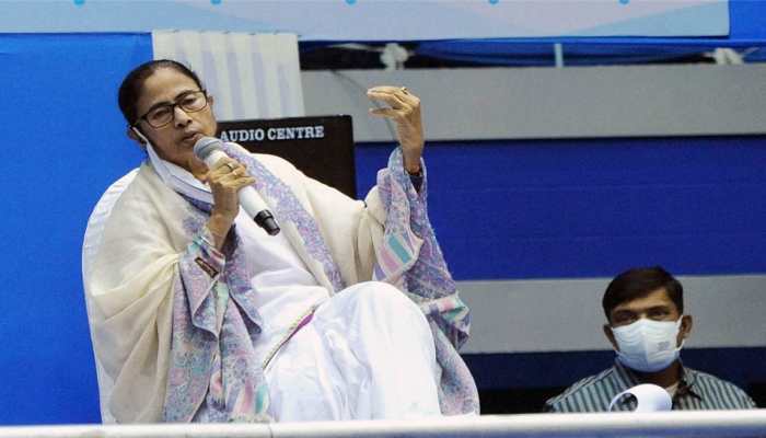 Mamata Banerjee urges Governor to ask Centre `not to disturb&#039; industrialists using central agencies