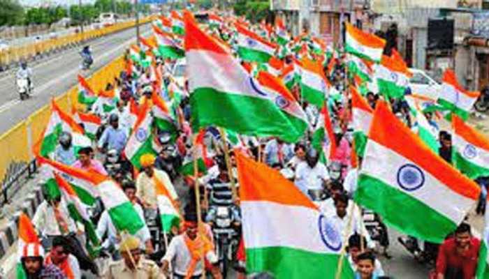 Hindus, Muslims hug each other in Jahangirpuri; set to take out Tiranga Yatra on Sunday