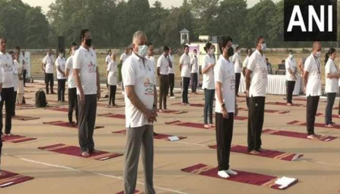 Jyotiraditya Scindia, Gen VK Singh inaugurate mega &#039;Yog Prabha&#039; event in Delhi