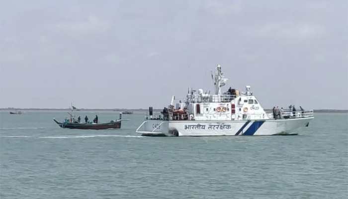 Indian Coast Guard apprehends Pakistani boat &#039;Al Haj&#039; with heroin worth Rs 280 crore