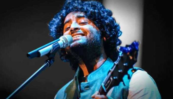 Meet birthday boy Arijit Singh's biggest fan, who is a Bollywood superstar!